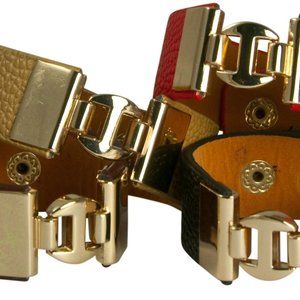 LEATHER BRACELET WITH GOLD DESIGNER LOGO